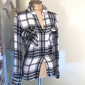 Forever21 Button up top B & W sz Small